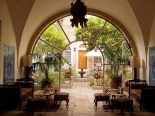 CHRONIQUE DE JERUSALEM : UNE OASIS AMERICAINE DANS LE CHARIVARI DIVIN