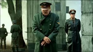 ANGLE DE VUE : OLIVER HIRSCHBIEGEL, LA CHUTE (2004)