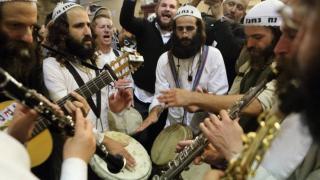 CHRONIQUE DE JÉRUSALEM : LE RABBIN HOMOPHOBE RATTRAPÉ PAR LE DÉMON DE SOCRATE
