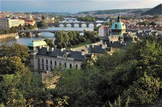 JOURNAL DE LA PERPLEXITE : LE SYNDROME DE PRAGUE