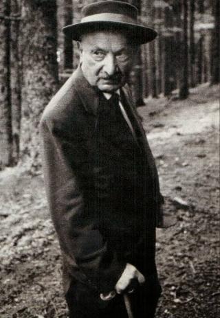 DANS LE SILLAGE DE HEIDEGGER : UN TROU DE SOURIS