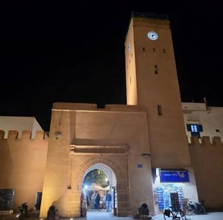RATURES DE MOGADOR : JADIS, L’HORLOGE